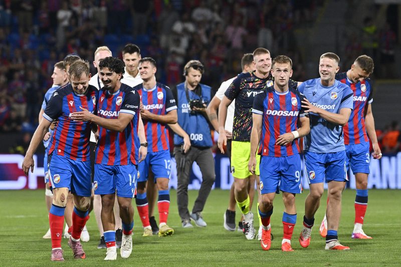 Radost hráčů Viktorie Plzeň v odvetě 4. předkola Evropské ligy proti Crvené zvezdě 27. srpna 2026.