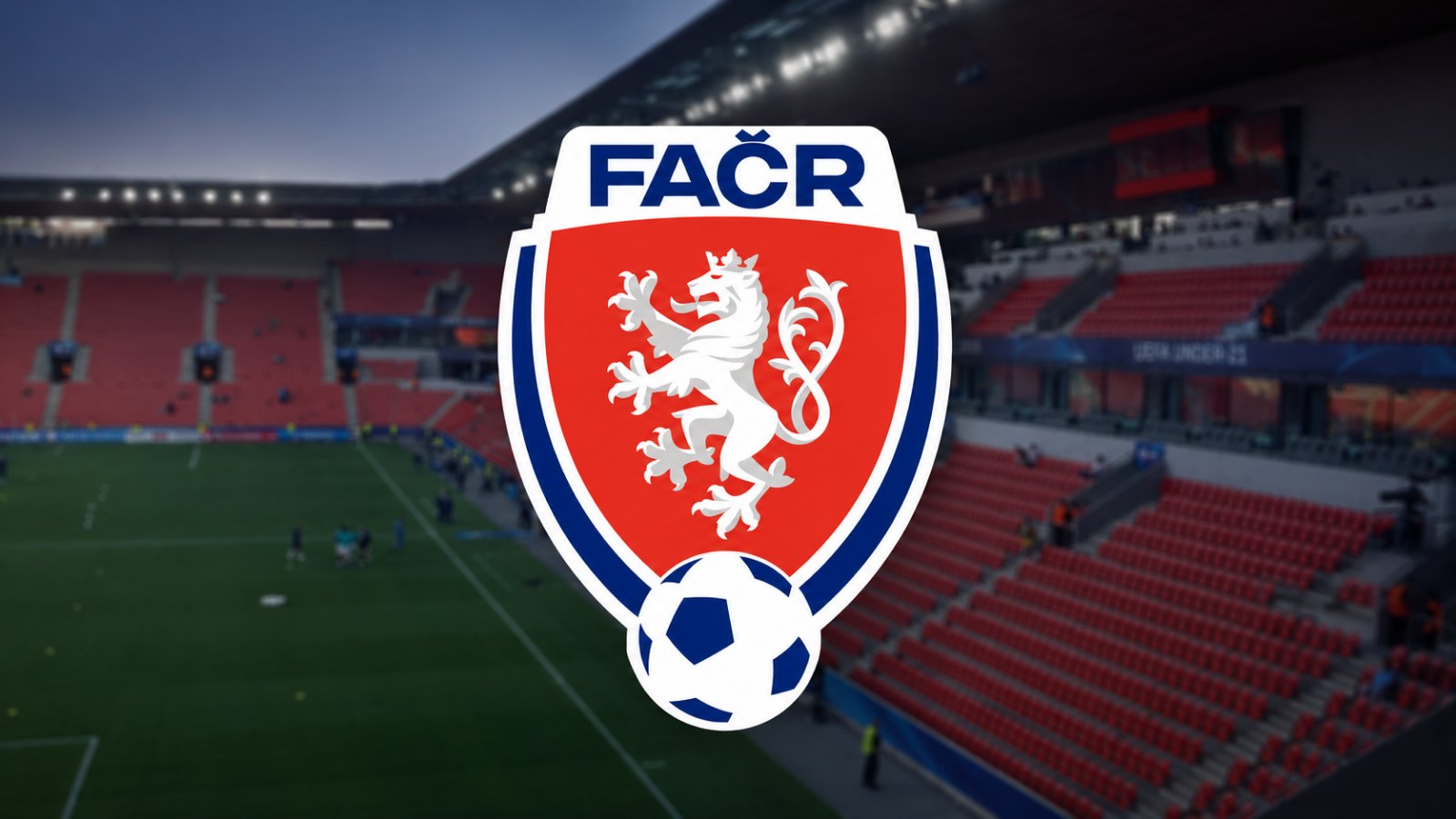 Ilustrační koláž: logo FAČR před archivním stadionem Eden (2015). Úprava pomocí AI: vložení loga, ztmavení a rozostření pozadí.