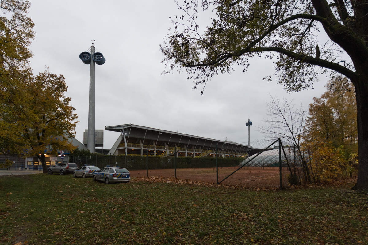 Vnější pohled na Andrův stadion v listopadu 2018