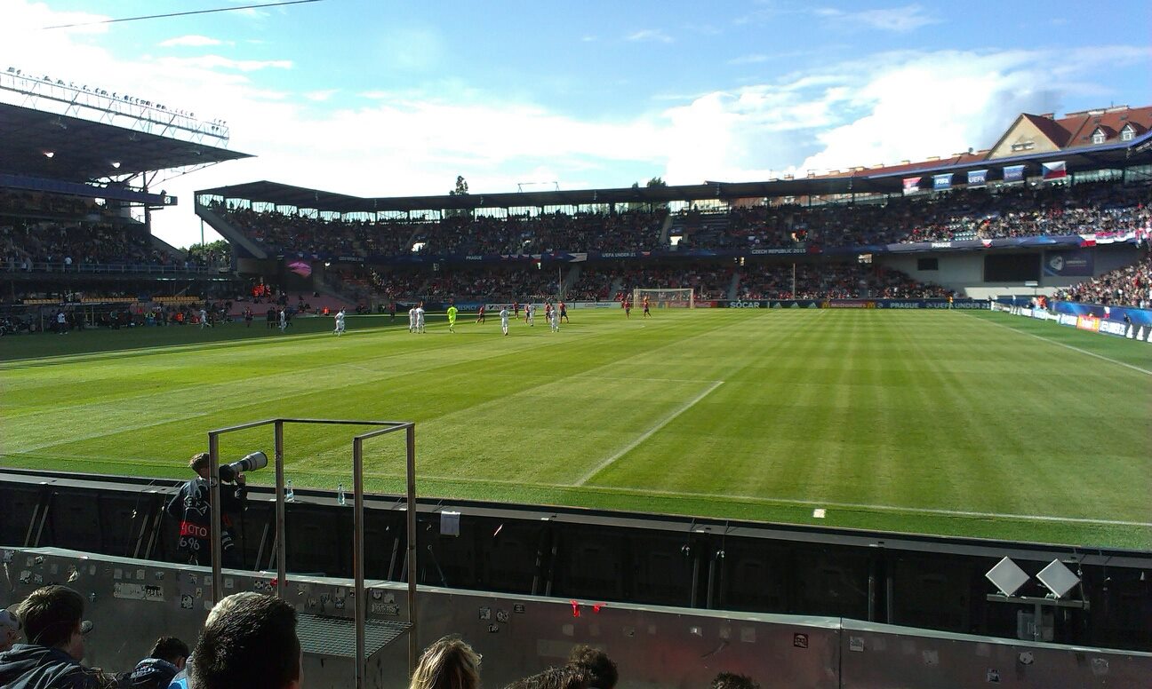 Stadion na Letné při utkání Srbsko–Česko na ME do 21 let v roce 2015
